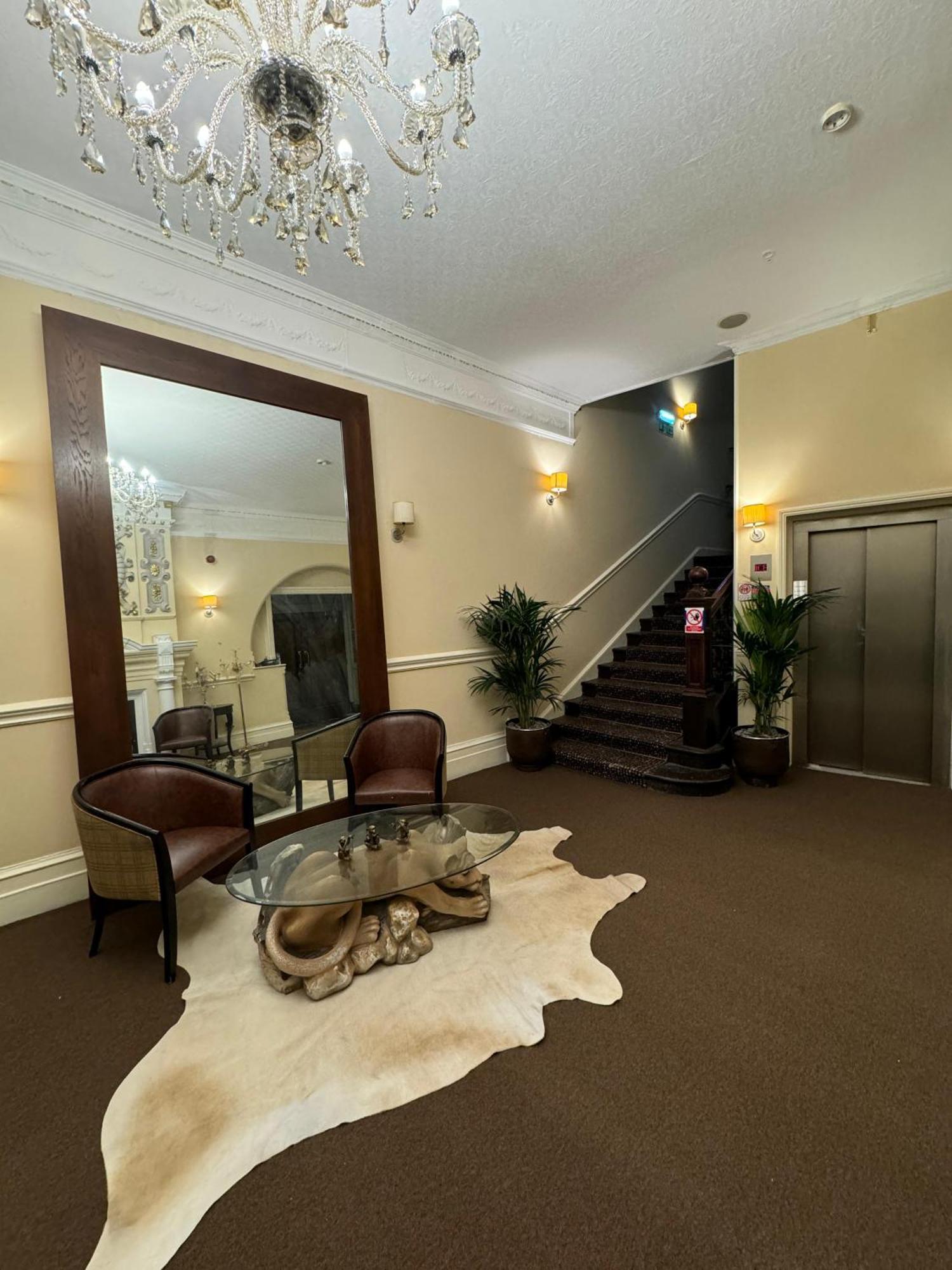 H & G Hotel Opposite Windsor Castle エクステリア 写真
